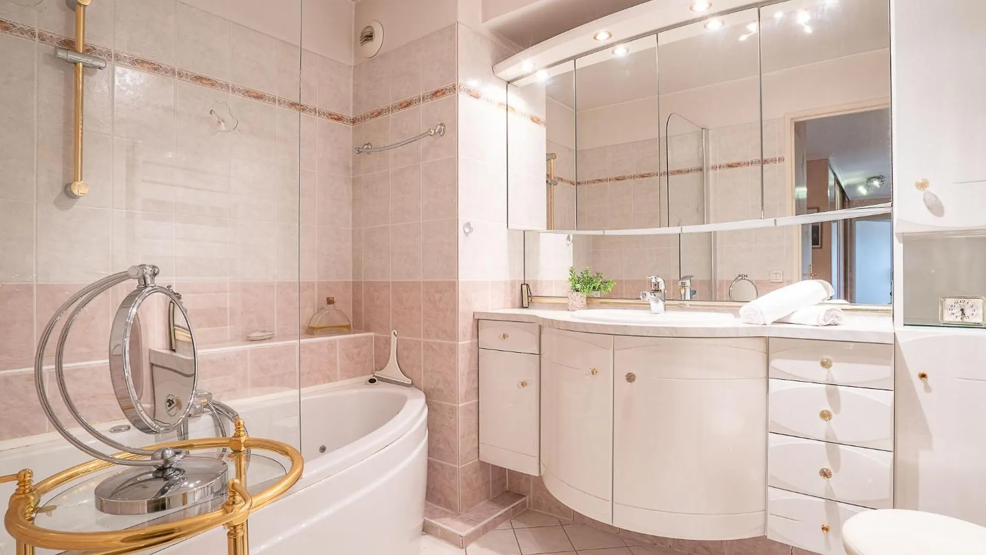 Apartment Les Cascades Du Lac By Interhome Le Cannet
